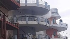 Συναγερμός στην Πυροσβεστική για φωτιά σε διαμέρισμα στα Γιάννενα - Δείτε βίντεο