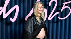 Η Έλι Γκούλντινγκ πόζαρε με φουσκωμένη κοιλιά και αποκάλυψε ότι είναι έγκυος για δεύτερη φορά
