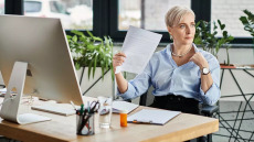 Εμμηνόπαυση: Πόσο επηρεάζει τη ζωή των γυναικών με ρευματικά νοσήματα – Η ειδικός προτείνει λύσεις