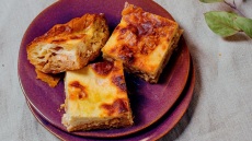 Πίτα με φύλλο κρούστας λάχανο, φέτα και κύμινο