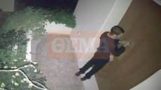 Νέα Σμύρνη: Νεαρός κυκλοφορούσε με κλεμμένο μηχανάκι, λήστευε ανηλίκους και εισέβαλε σε σπίτια - Δείτε βίντεο