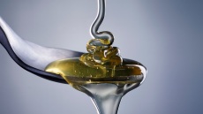 Σιρόπι ζάχαρης: Ο απόλυτος οδηγός με αναλογίες, θερμοκρασίες και τεχνικές που δεν θα βρείτε αλλού