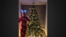 Η Ντορέττα Παπαδημητρίου στόλισε το χριστουγεννιάτικο δέντρο στο σπίτι της - Δείτε το βίντεο