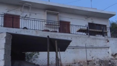 Οικογενειακή τραγωδία στο Κερατσίνι: Ηλικιωμένοι πέθαναν πλάι - πλάι στο μπαλκόνι, είχαν χάσει και τον γιο τους