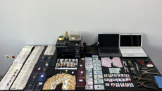 Εντοπίστηκε εργαστήριο κατάρτισης πλαστών ταξιδιωτικών εγγράφων στην Κυψέλη - Μία σύλληψη