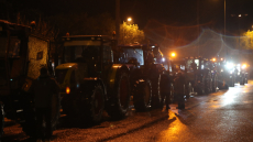 Κλιμακώνουν τις κινητοποιήσεις τους και παραμένουν στα μπλόκα οι αγρότες, ποιοι δρόμοι είναι κλειστοί