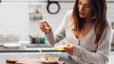 Το γλυκό «φάρμακο» της φύσης που θωρακίζει καρδιά και ανοσοποιητικό – Ο κίνδυνος της νοθείας