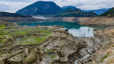 Αντιμέτωπη με τον εφιάλτη της λειψυδρίας η Αττική: Στερεύουν οι ταμιευτήρες σε Μόρνο και Υλίκη, δείτε βίντεο από drones