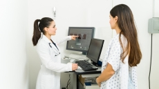 Γιατί ο καρκίνος του μαστού είναι πιο επιθετικός στις νέες γυναίκες