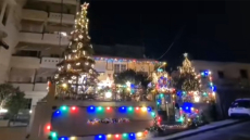Στη Δεξαμενή Καβάλας σπίτι μοιάζει με... χριστουγεννιάτικο χωριό, δείτε βίντεο με τον στολισμό