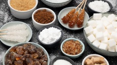 Η ζάχαρη δεν είναι μόνο λευκή, καστανή και μαύρη - Υπάρχουν τουλάχιστον 12 είδη