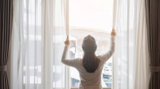 Ποιες είναι οι ιδανικές ώρες για να αερίσουμε το σπίτι τον χειμώνα