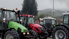 Αγρότες απέκλεισαν το ρεύμα προς Θεσσαλονίκη στα διόδια των Μαλγάρων