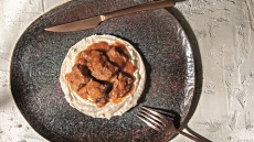 Χουνκιάρ μπεγεντί: Τα μυστικά για το κρέας, τη σάλτσα και τον πουρέ
