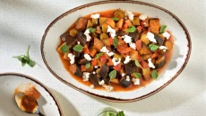 Μπριάμ στην κατσαρόλα με φρέσκο βασιλικό και ξινoμυζήθρα
