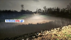 Υπερχείλισε ο Πηνειός στα αναχώματα του Βαλομανδρίου και των Ρογκίων, δείτε φωτογραφίες