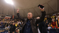 «Και φέτος οι ευχές σας ήρθαν κυριολεκτικά από όπου ζουν Έλληνες», έγραψε με αφορμή την ονομαστική του εορτή ο Νίκος Γκάλης 