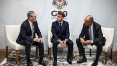 Bloomberg: Η πιο δύσκολη ώρα για την Ευρώπη, πώς θα αποφύγει τη ρήξη με τις ΗΠΑ