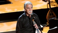 Βασίλης Σκουλάς για τα δύσκολα παιδικά του χρόνια: Αισθάνομαι τυχερός γιατί εκτίμησα περισσότερο αυτά που απέκτησα