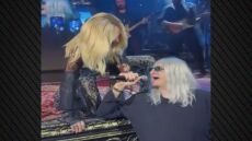 Ο Νίκος Καρβέλας τραγούδησε με την Άννα Βίσση στο Hotel Ermou, δείτε βίντεο