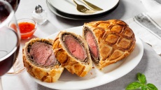 Φιλέτο Wellington: Βήμα - βήμα η τεχνική μιας γιορτινής εξτραβαγκάντζας