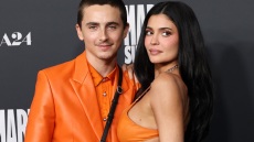 Ο Τιμοτέ Σαλαμέ και η Κάιλι Τζένερ διέψευσαν τις φήμες χωρισμού με μία κοινή εμφάνιση στο... απόλυτο πορτοκαλί