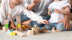 Νταντά δηλητηρίαζε τους εργοδότες της λόγω αντισημιτισμού, δικάζεται στη Γαλλία