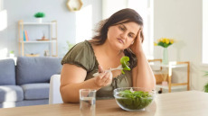 Πώς ο ΠΟΥ αλλάζει τους κανόνες στην αντιμετώπιση της παχυσαρκίας – Η ειδικός εξηγεί
