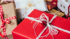 Εργαζόμενη έκανε καταγγελία στο HR εταιρείας στη Βρετανία για το δώρο που πήρε από συνάδελφό της στο Secret Santa