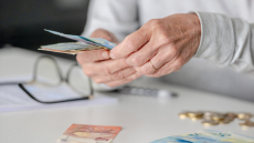 Καταργείται η προσωπική διαφορά: Οι κερδισμένοι συνταξιούχοι από την τροπολογία που κατατέθηκε στη Βουλή