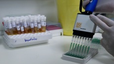 ΕΟΔΥ: 104 νέες εισαγωγές Covid 19 και 7 νέοι θάνατοι την τελευταία εβδομάδα