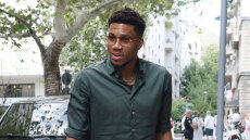 Νέες φωτιές στις φήμες για το μέλλον του Αντετοκούνμπο: Αγόρασε οκταώροφο κτήριο στη Νέα Υόρκη