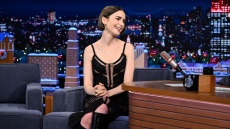 Το σχόλιο της Λίλι Κόλινς στον Τζίμι Φάλον για τον Κυριάκο Μητσοτάκη που είχε δηλώσει ότι παρακολουθεί την Emily in Paris