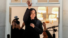 Η περούκα, τα δέκα σημεία ελέγχου και το κρίσιμο τηλεφώνημα στις ΗΠΑ: Πώς στήθηκε η κινηματογραφική απόδραση της Ματσάδο από τη Βενεζουέλα