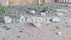 Έπεσαν μεγάλα κομμάτια μπετόν από γέφυρα στο Παλαιόκαστρο, δείτε βίντεο και φωτογραφίες