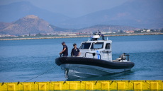 Μικρής έκτασης θαλάσσια ρύπανση μετά από ημιβύθιση σκάφους αναψυχής στη μαρίνα Καλαμαριάς