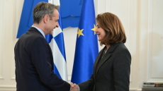 Συνάντηση Μητσοτάκη με την προσωπική απεσταλμένη του Γενικού Γραμματέα του ΟΗΕ για την Κύπρο