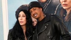 Η Σερ διαψεύδει τις φήμες περί γάμου με τον κατά 40 χρόνια νεότερο σύντροφό της
