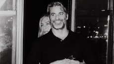 Η Τζένιφερ Άνιστον αγαπά πραγματικά τον Τζιμ Κέρτις, έχει φέρει τόσα καλά στη ζωή της, λέει το περιβάλλον της