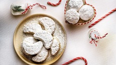 Kουραμπιέδες: Η παραδοσιακή συνταγή και μια αναπάντεχη παραλλαγή
