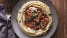 Η συνταγή της ημέρας: Μοσχαράκι σαν χιουνκάρ αλλά με χούμους. Το μενού της εβδομάδας (15/12-21/12)