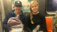 Η Έιμι Σούμερ και ο σύζυγός της χωρίζουν μετά από 7 χρόνια γάμου: Οικογένεια για πάντα, γράφει η ηθοποιός
