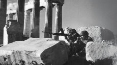 Η μάχη στου Μακρυγιάννη: Οι Βρετανοί πυροβολούσαν με κάλυψη τα Μάρμαρα του Παρθενώνα και ο ΕΛΑΣ διέταζε «μην ανταποδίδετε»