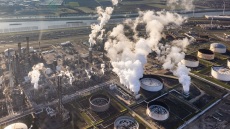 Βάσεις για να γίνει η Ελλάδα κόμβος και για την μεταφορά και υγροποίηση διοξειδίου του άνθρακα με έργα άνω των 4 δισ. ευρώ