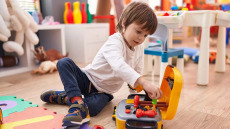 Προσοχή στα φθηνά και μεταχειρισμένα πλαστικά παιχνίδια – Οι ειδικοί προειδοποιούν
