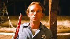 Πίτερ Γκριν: Καλυμμένη με αίματα και με ένα μυστηριώδες σημείωμα δίπλα της εντοπίστηκε η σορός του