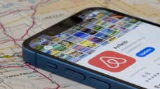Ισπανία: Πρόστιμο €64 εκατ. στην Airbnb για αγγελίες σε απαγορευμένες κατοικίες: «Κανείς υπεράνω του νόμου»