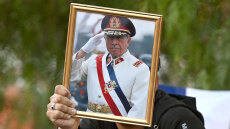 Χιλή: Κραδαίνοντας πορτρέτα του Πινοσέτ πανηγύρισαν οι οπαδοί του ακροδεξιού Καστ για την εκλογή του στην προεδρία