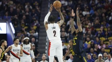 Οι Μπλέιζερς «λύγισαν» τον διαστημικό Κάρι που πέτυχε 12 τρίποντα, δείτε βίντεο