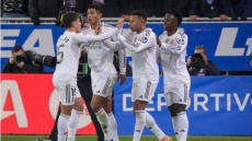 La Liga, Αλαβές-Ρεάλ Μαδρίτης 1-2: Ζωντανή στο κυνήγι της κορυφής και ανάσα για τον Αλόνσο, δείτε τα γκολ